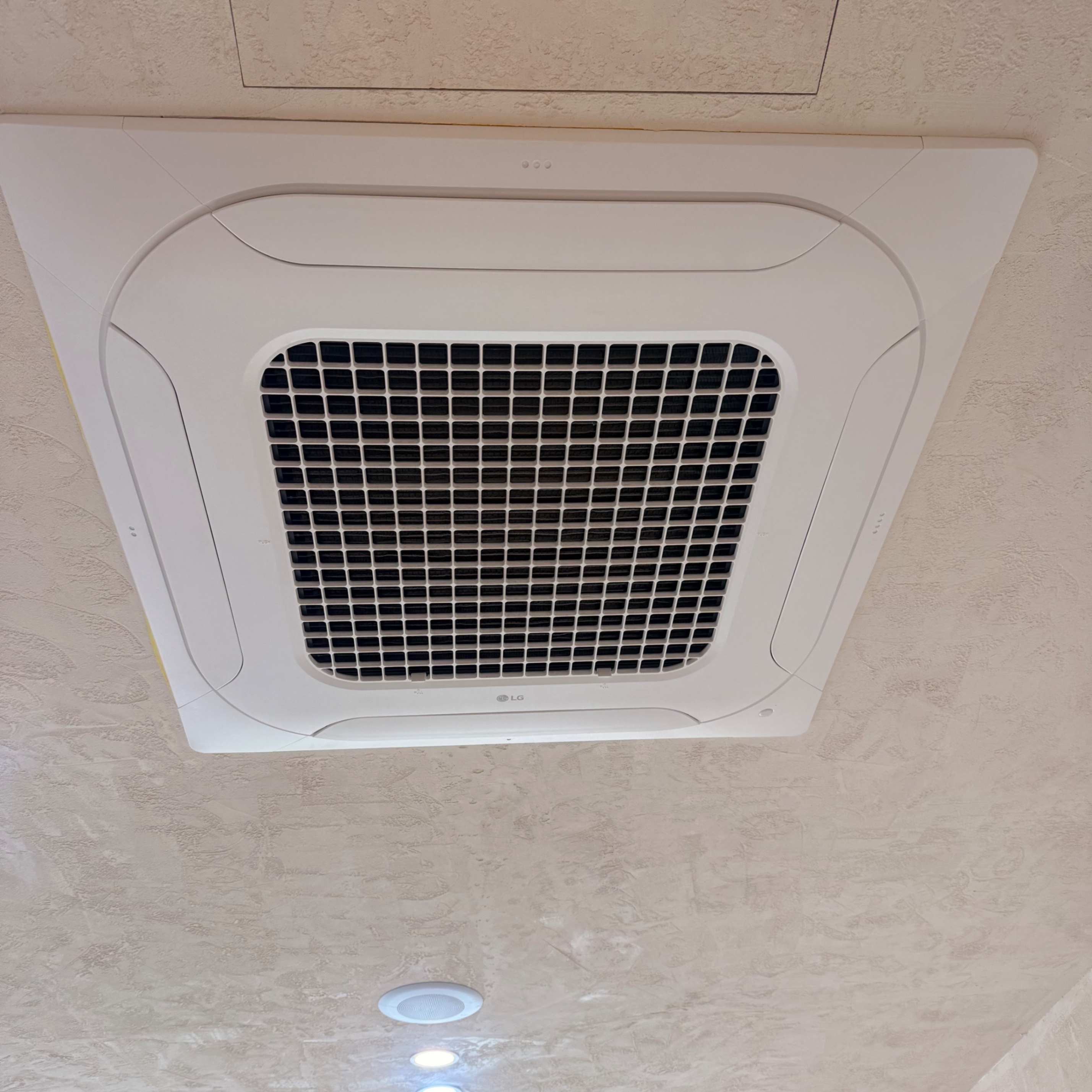 LG 천장형 4way 40평 인버터냉난방기 2대 렌탈 양도합니다