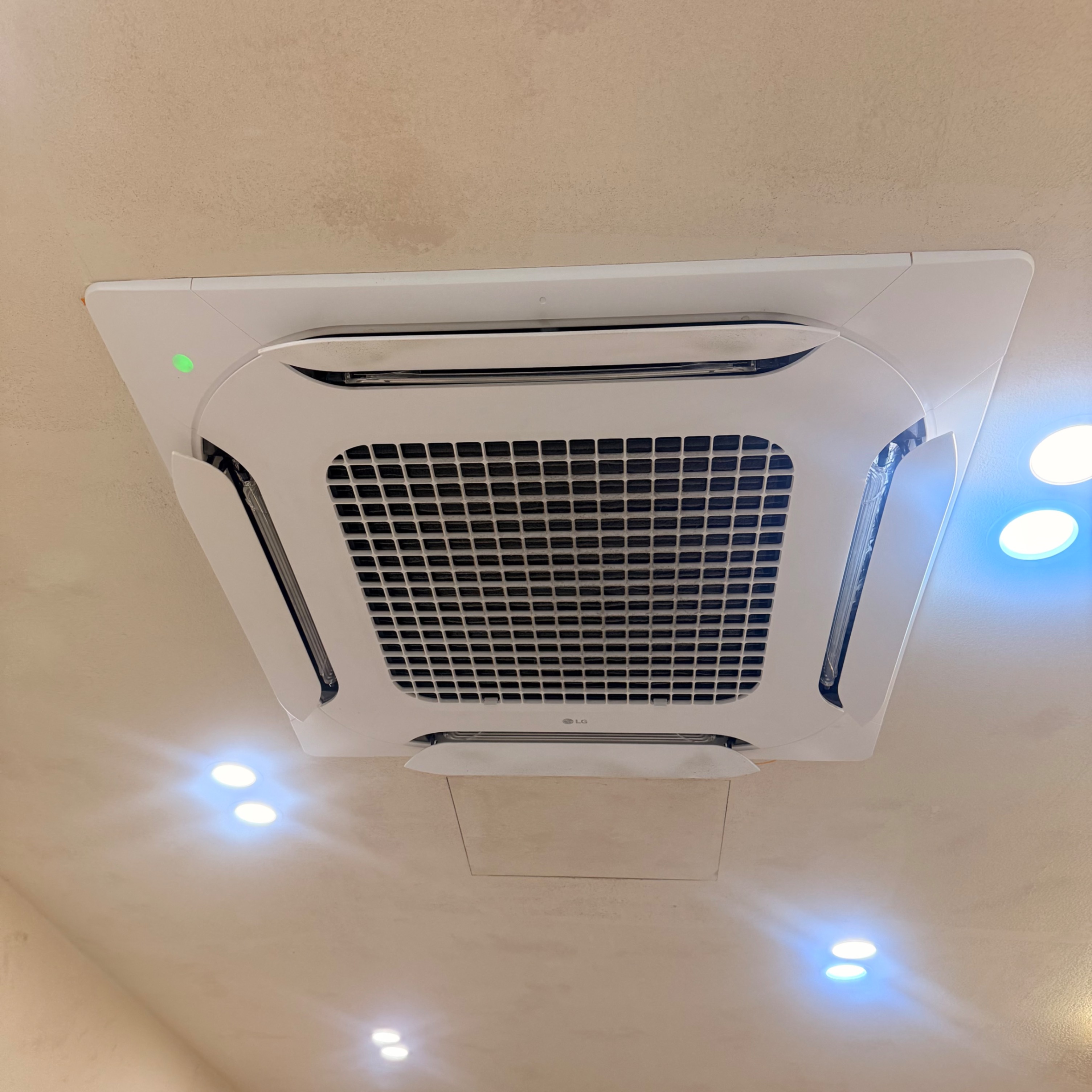LG 천장형 4way 40평 인버터냉난방기 2대 렌탈 양도합니다 - 이미지 2